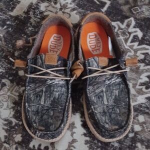 Hey Dude (NEW NEVER WORN) Womens Mossy Oak Forest Pattern Slip-Ons